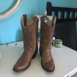 Women’s cowgirl boots